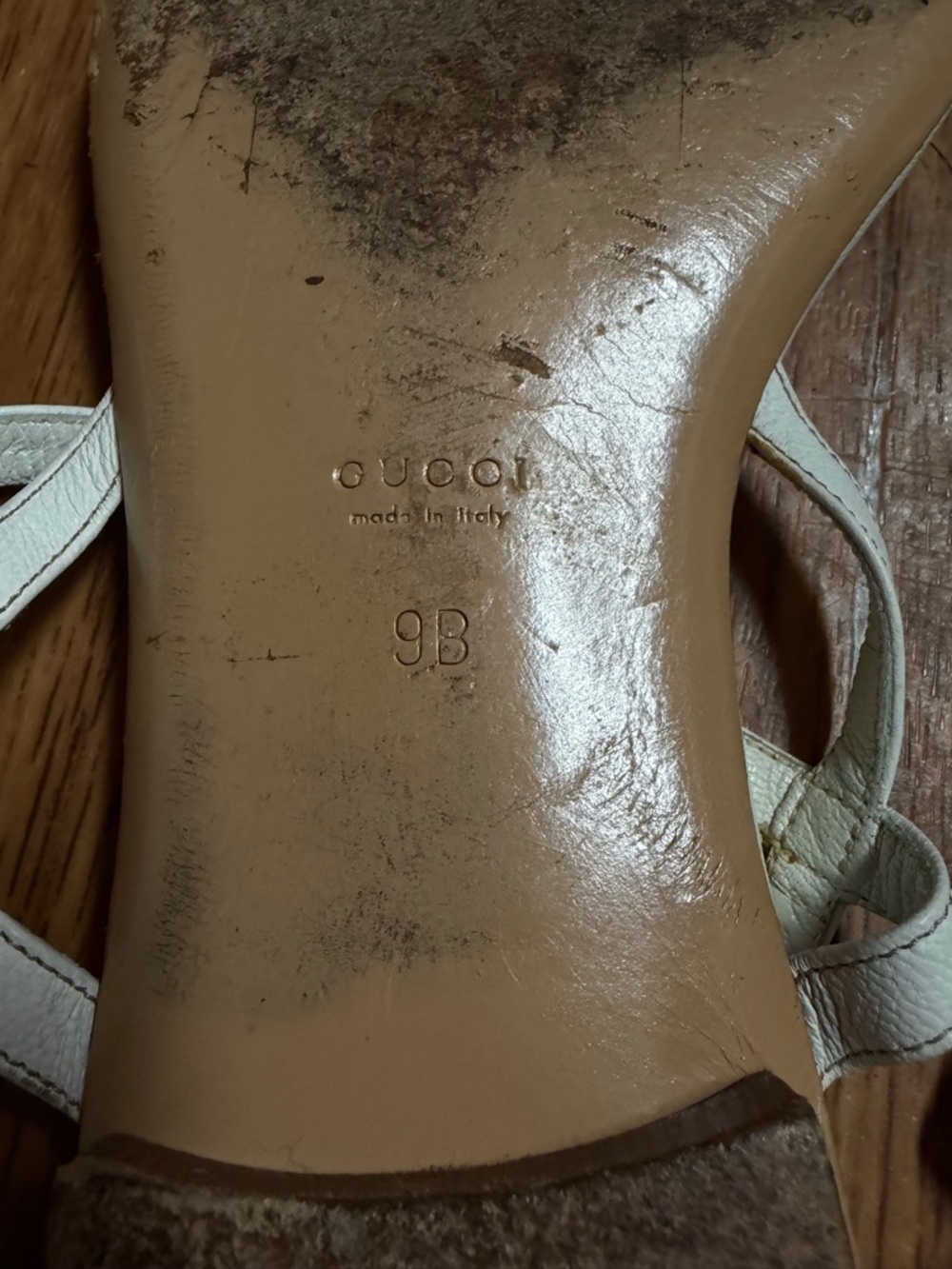 Gucci Ivory T-Strap Sandals with Chain Accent - Picture 10 of 10